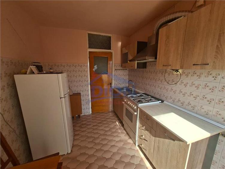 Apartament 3 camere, decomandat, Piata Sfanta Vineri