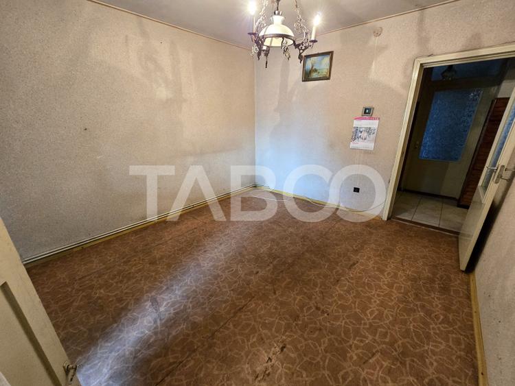 Apartament decomandat 4 camere 4 balcoane 2 bai etaj 1 Central Sibiu