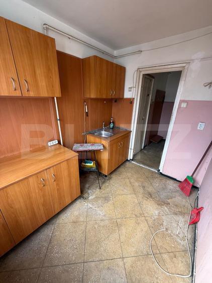 Apartament 2 camere, etaj intermediar, zona centrala, lift nou