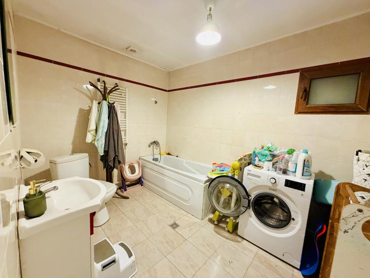 Apartament 3 camere in vila Giulesti zona linistita și curte generoasă etaj 1