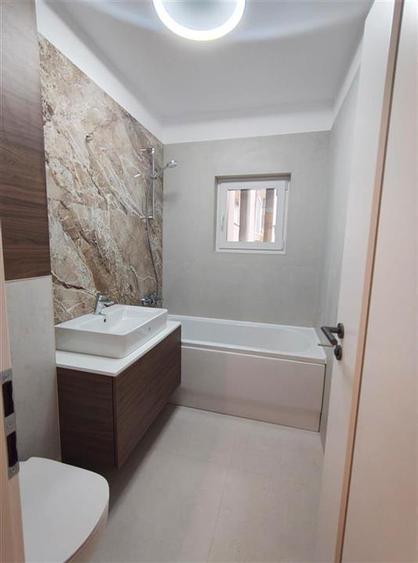 Oferta Rara - Parc - Copou - Apartament 4 camere cu garaj si boxa