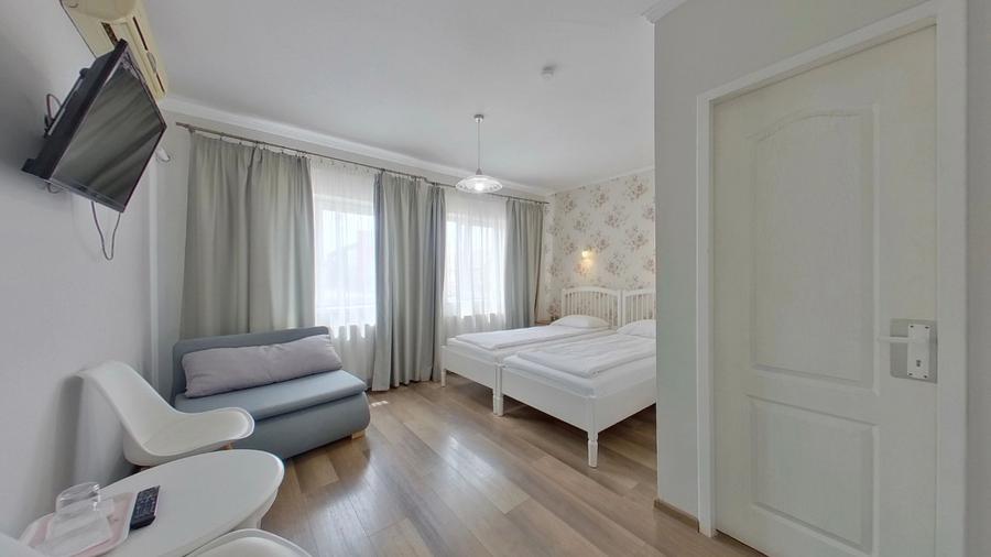 Pensiune cu 10 camere + spațiu comercial inclus pe Calea Radnei