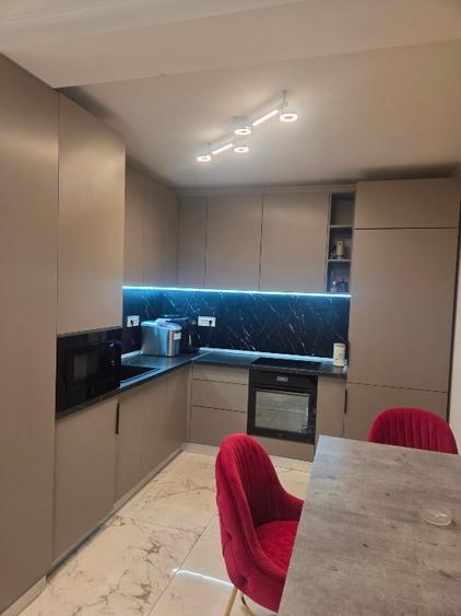 Vand spatiu comercial cental