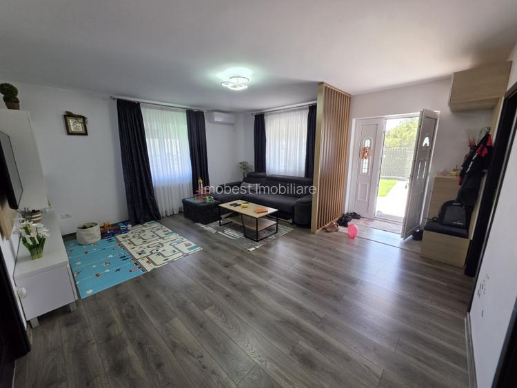 Oportunitate! Casa la sol cu pod amenajat, 4 camere, mobilata utilata, Valu Tr! - 3