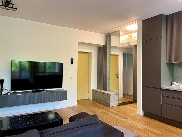 Apartament modern 2 camere II Curte proprie II Loc parcare suberan