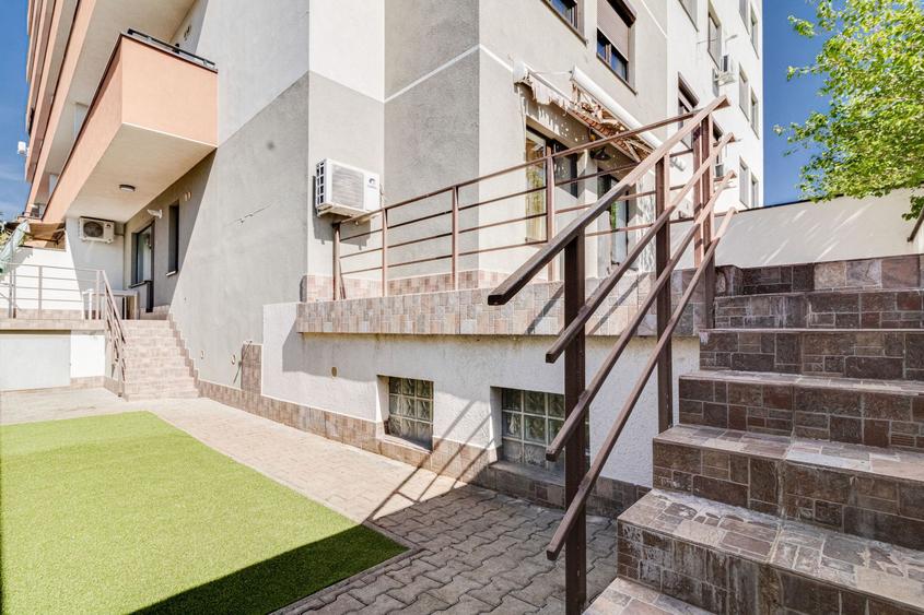 3 camere, LUMINOS, 100 mp + gradina 150 mp, View SUPERB, Parcare!