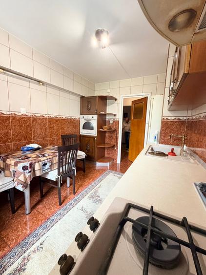 Apartament spatios cu 3 camere, 92 mp, 2 bai și metrou la 5 minute