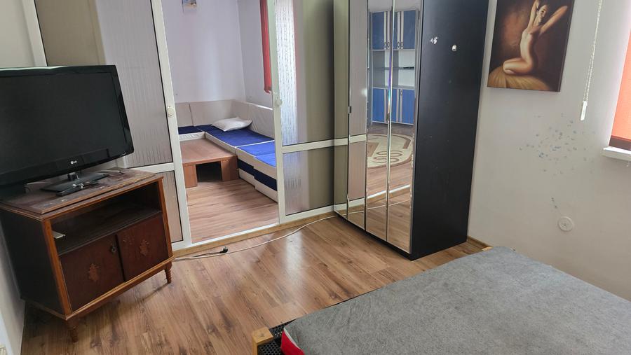 Vand apartament 3 camere in Deva, zona Piata Victoriei, etaj 3, mobilat