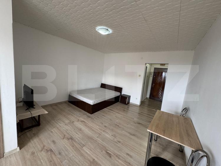 Garsoniera 32mp , Brazda lui Novac, Zona pietei din brazda