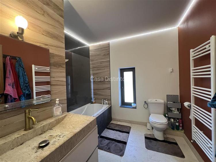 Casa si garaj cu 4 camere - 4
