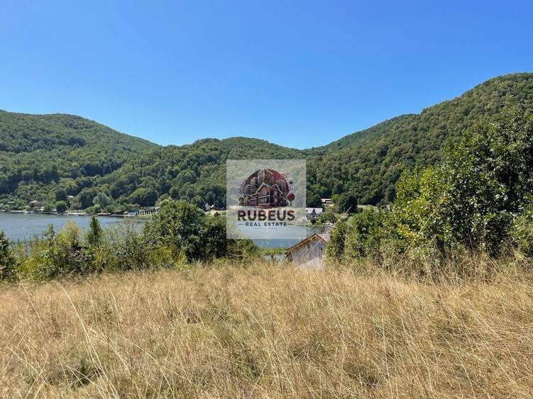 Teren intravilan 2.580 mp Eșelnița, acces DN57, ideal turism, locuinte