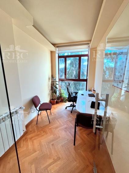 Spatiu birou pretabil si cabinet medical cu 2 parcari Semicentral