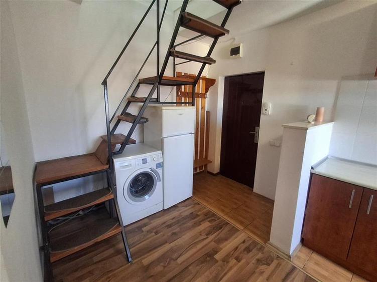 Apartament 3 camere balcon zona Vasile Aaron