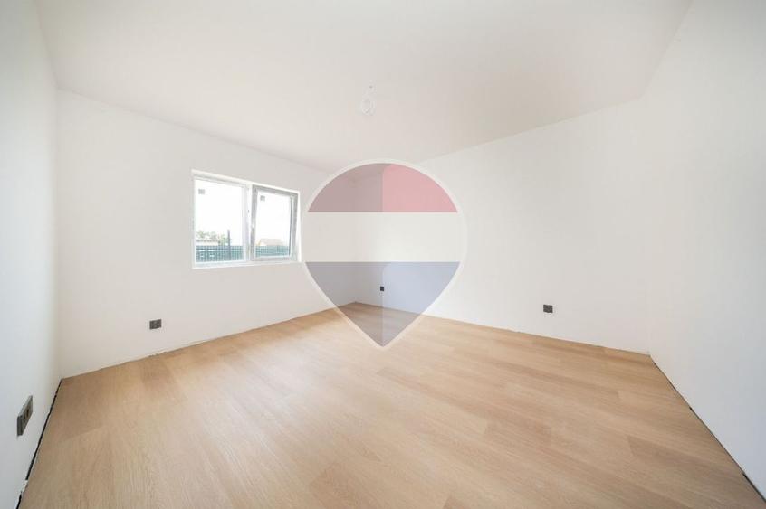 Casa ,,SMART', 5 camere, panouri si Prosumator, Sanpetru!