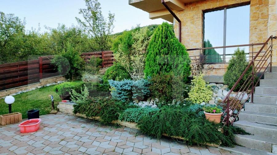 Vila la cheie, teren 6700 mp, sat Nima - 2