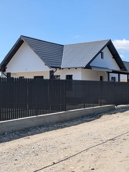 Vând casa la cheie în Hemeius - Parc Dendrologic