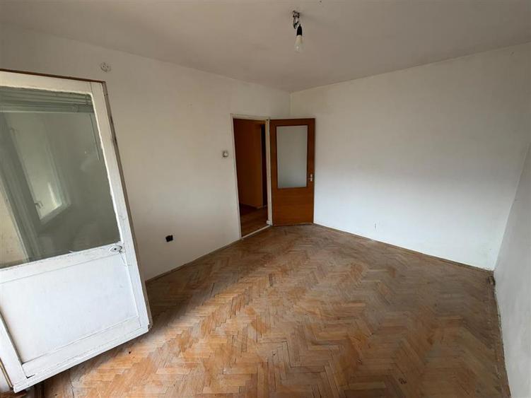 Apartament 3 camere, etaj 1, zona Centrala (fosta Autogara) 76 mp