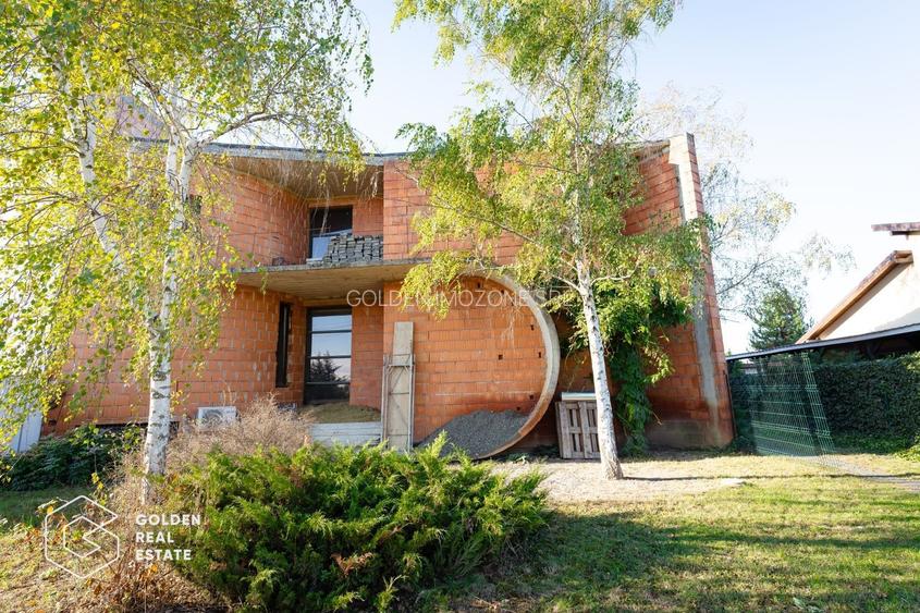 Schimb 1/2 Duplex avangardist la roșu în Moșnița Nouă cu apartamen