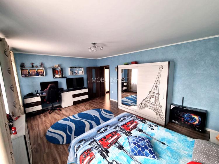 Casă individuală, 4 dormitoare, 340 mp Utili, Teren 1719 mp, garaj - 8