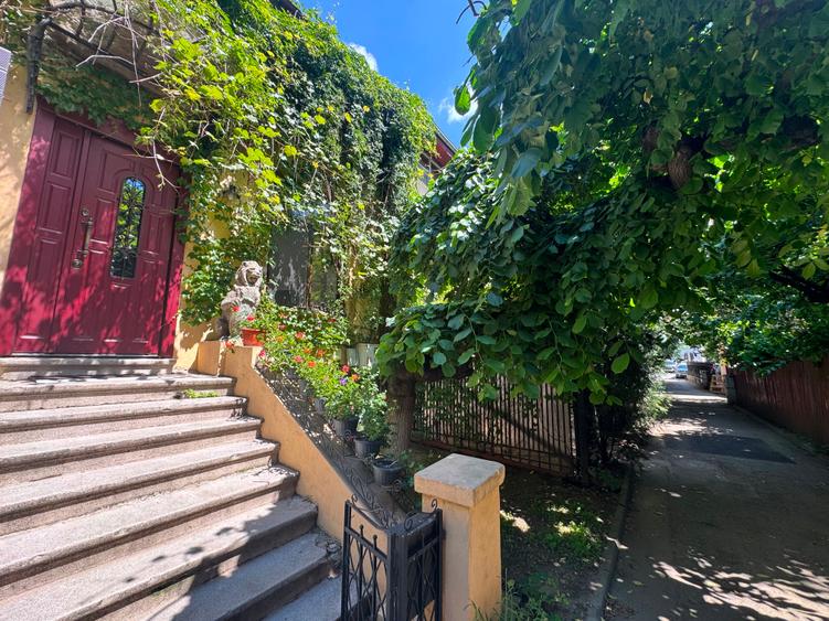 Apartament cu 4 camere de vanzare in vila in zona Kiseleff / Arcul de Triumf
