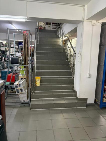 Spatiu comercial , 1300 mp pe 4 nivele, in centrul orasului Filiasi