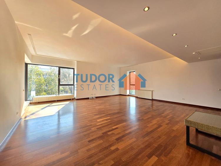 Spacious 3 Bedroom Apartment next to Heratsrau Park