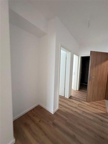 Apartament de vanzare cu 3 camere Tractorul