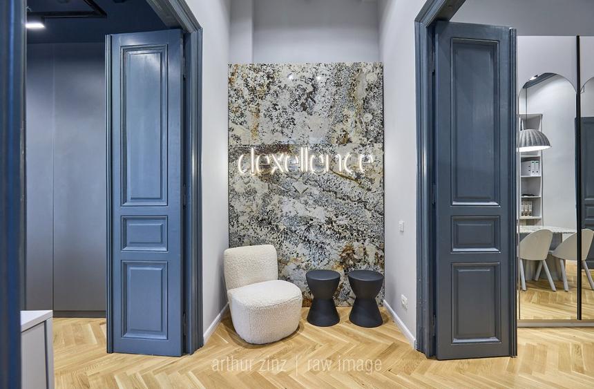 Vila interbelica renovata complet - design minimalist - industrial