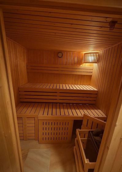 Proprietate de protocol unică, cu ponton de 25m, hamam și piscină privată