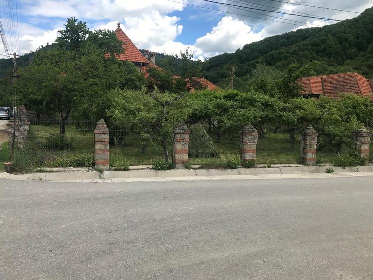 Conac autentic cu arhitectură deosebită!Proprietate cu caracter și teren 7.817mp
