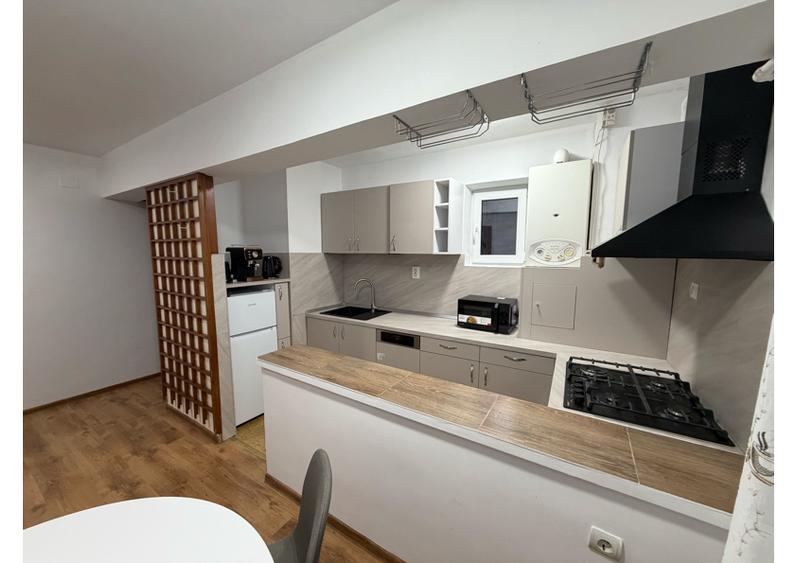 Proprietar inchiriez apartament 2 camere + birou, loc de parcare si boxa depozit