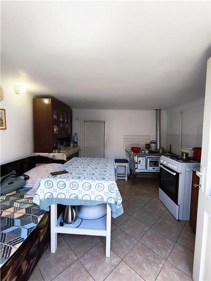 Casa pe un nivel renovata,curte individuala teren 780mp