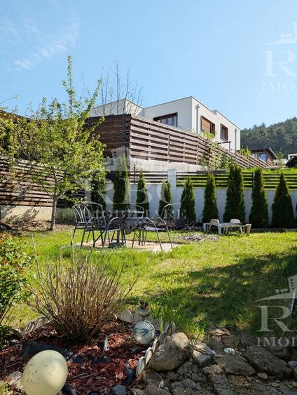 Casa cuplata finisata cu teren 300 mp Floresti str. Narciselor
