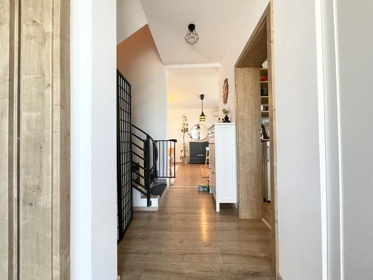COMISION 0 Triplex pe colt, 90 mp utili, mobilat, utilat - Mosnita Veche