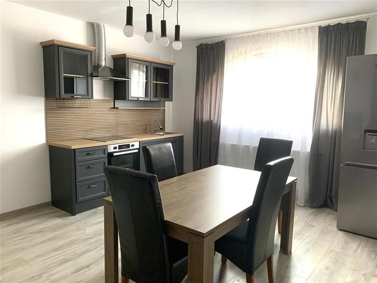 RECO Apartament cu 3 camere de inchiriat, la casa, cu 2 balcoane si priveliste s