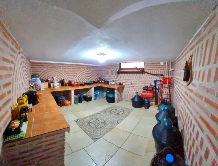 Vilă 330 mp · 1500 mp teren · Buzău — 1h15 din București, lângă pădure