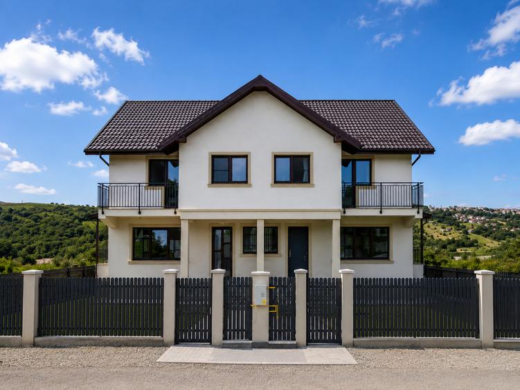 Duplex, 4 camere, pivniță generoasă — Valea Lupului, Iași