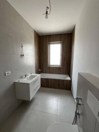 ULTIMUL APARTAMENT, CURTE PROPRIE, 3 CAMERE