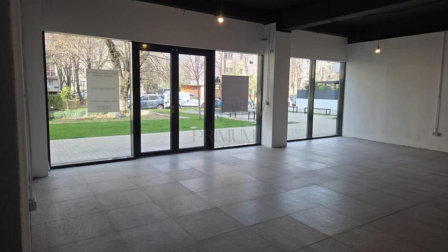 Spatiu comercial cu vitrine mari - Lipovei