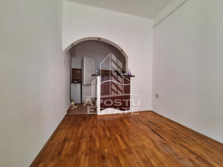 Spatiu de birou sau apartament cu 3 camere, 85 mp utili, Boul Rosu