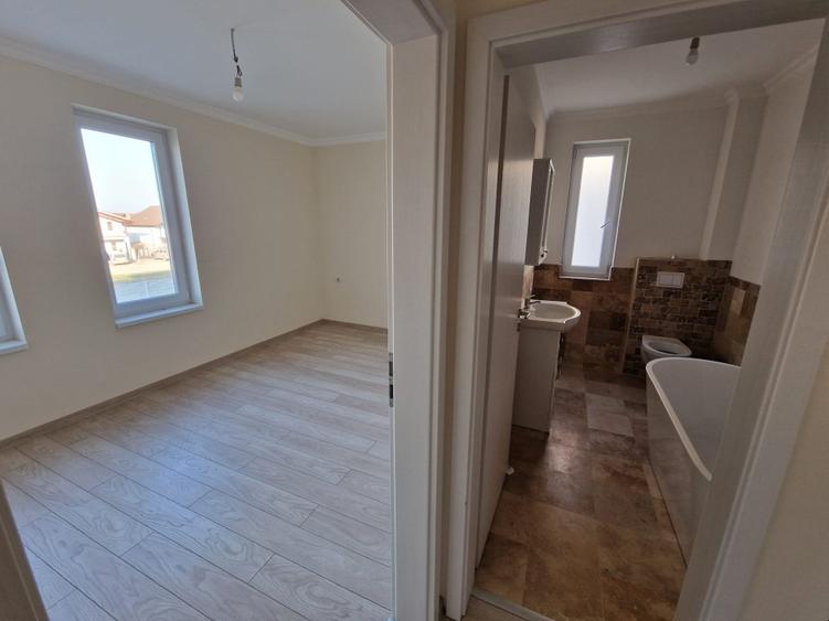 Proprietar vand apartamente 2 camere strada Sperantei 11 GIroc