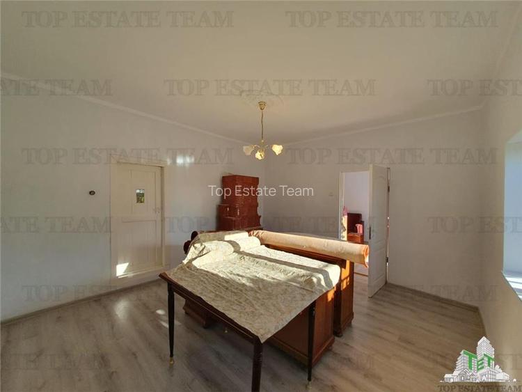 Colt de rai la tara doua case renovate cu baie, livada si vita de vie - 22