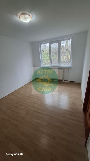 Apartament 2 camere, decomandat, zona Scoala nr. 11, Roman Neamt