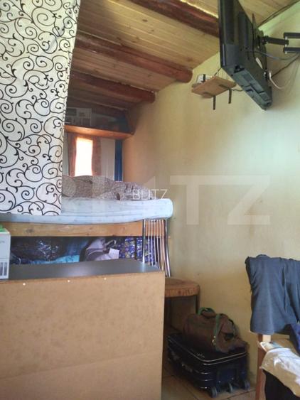 Casa de vanzare, 40 mp, 12 ari de teren, zona Rebrisoara