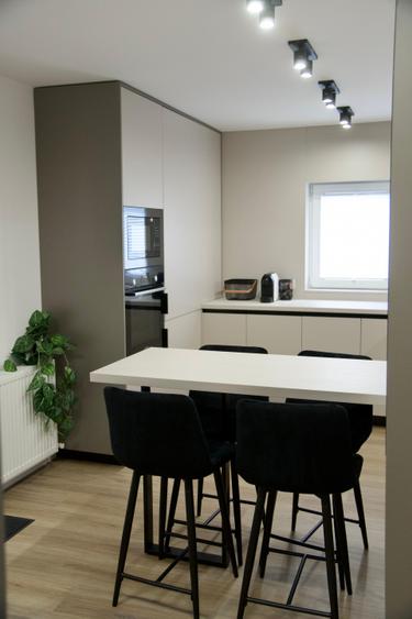 Apartament 4 camere complet renovat- Amenajat lux- Pozitie excelenta