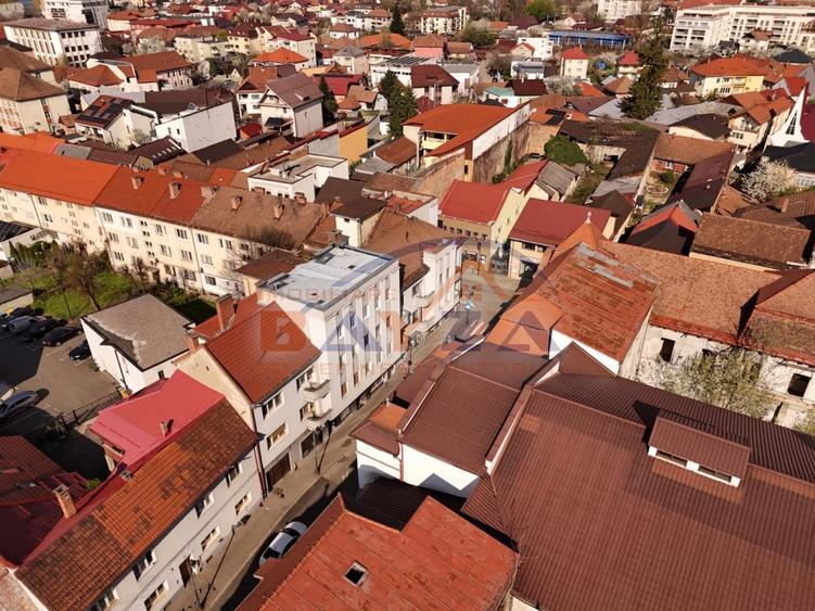Apartament 3 camere, Centrul Vechi, Str. Teatrului, etaj 2/2, comision 0