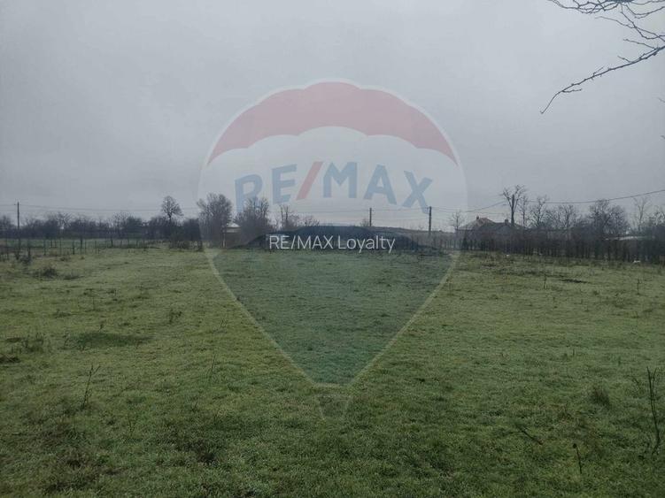 Teren intravilan 2.205 mp – dublă deschidere, utilități, parcelabil - 2