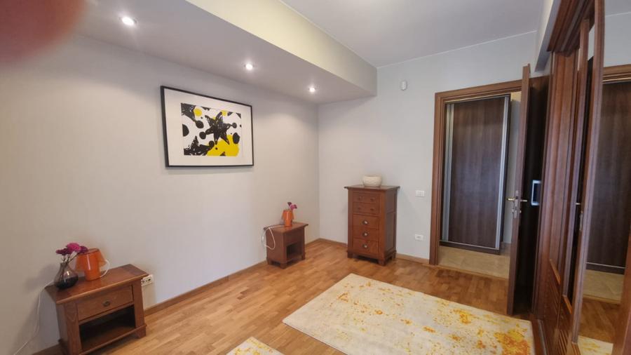 3 camere decomandat, Sisesti, bloc 2010