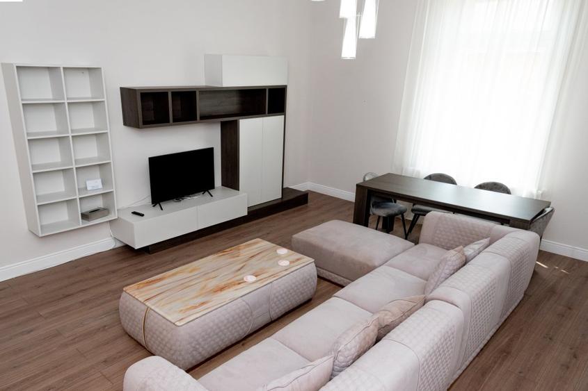 SUPER LUX , ZONA CENTRALA,  FOARTE SPATIOS, INSCRIS SAD, IDEAL SEDIU FIRMA