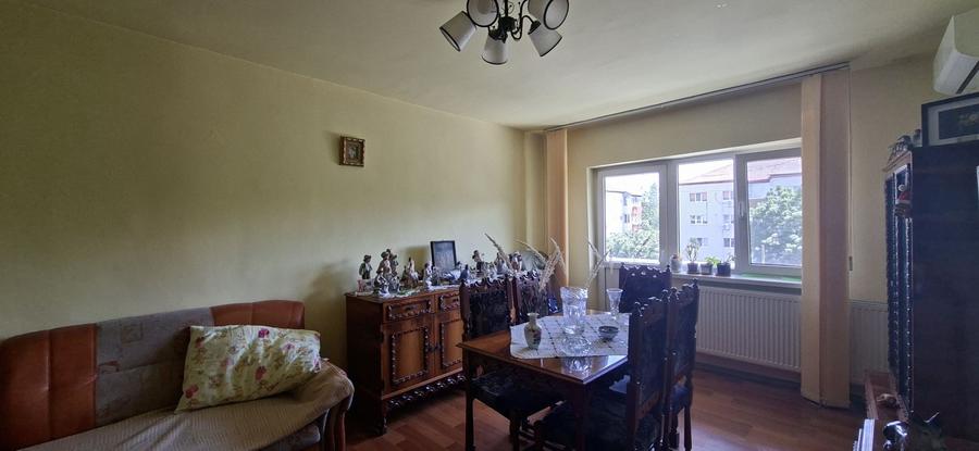 Apartament decomandat 3 camere - zona Torontalului